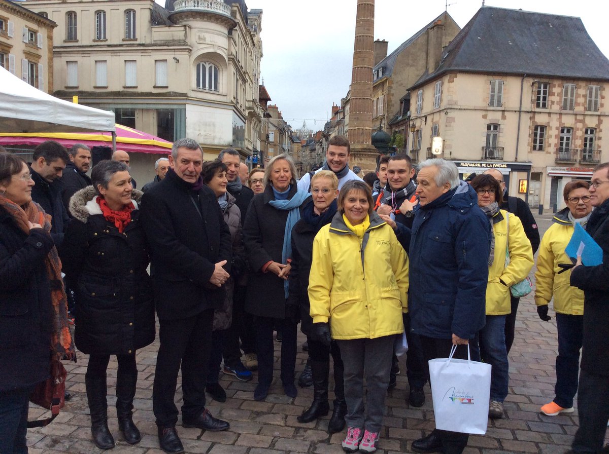 Prefet03's tweet photo. #Telethon Sophie Cluzel, @s_cluzel Secrétaire d'Etat, chargée des personnes handicapées en visite à Moulins lance le départ de la marche de 50 kms "Randolympik" au profit du Téléthon @handicap_gouv https://t.co/0ZwfuMltUf