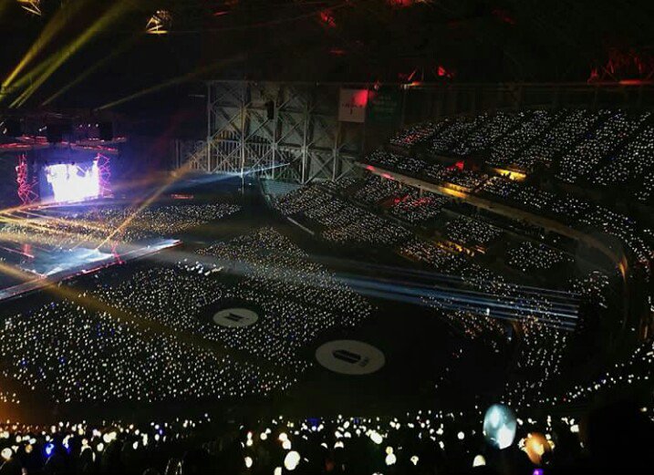 clouisedd's tweet photo. 2 pictures that can make you cry...

#WingsTourFinalDay2 https://t.co/AW0f6lZ58q