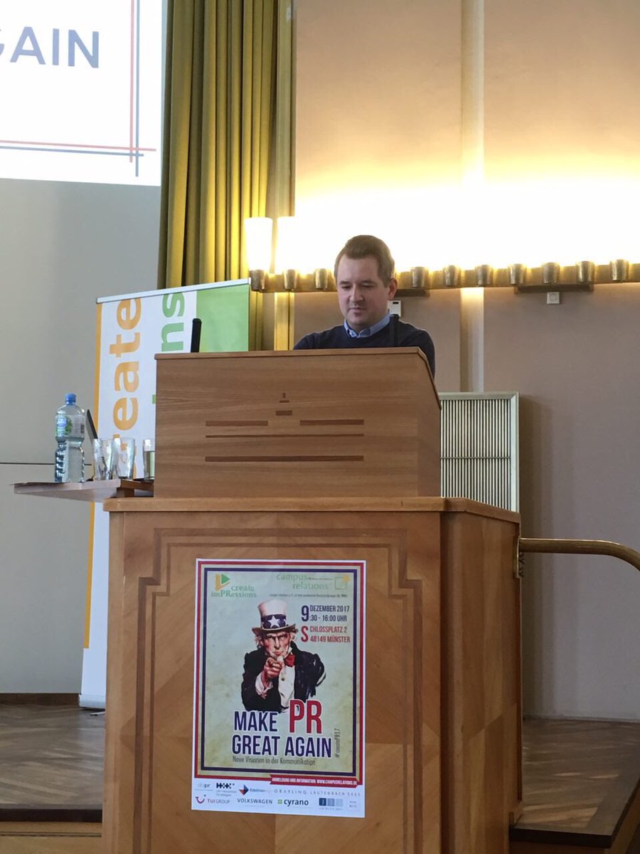 KommunikOS's tweet photo. Jetzt kommt der rasende @PRReporter! #createPR17 #makePRgreatagain https://t.co/zXXGkem9Ob