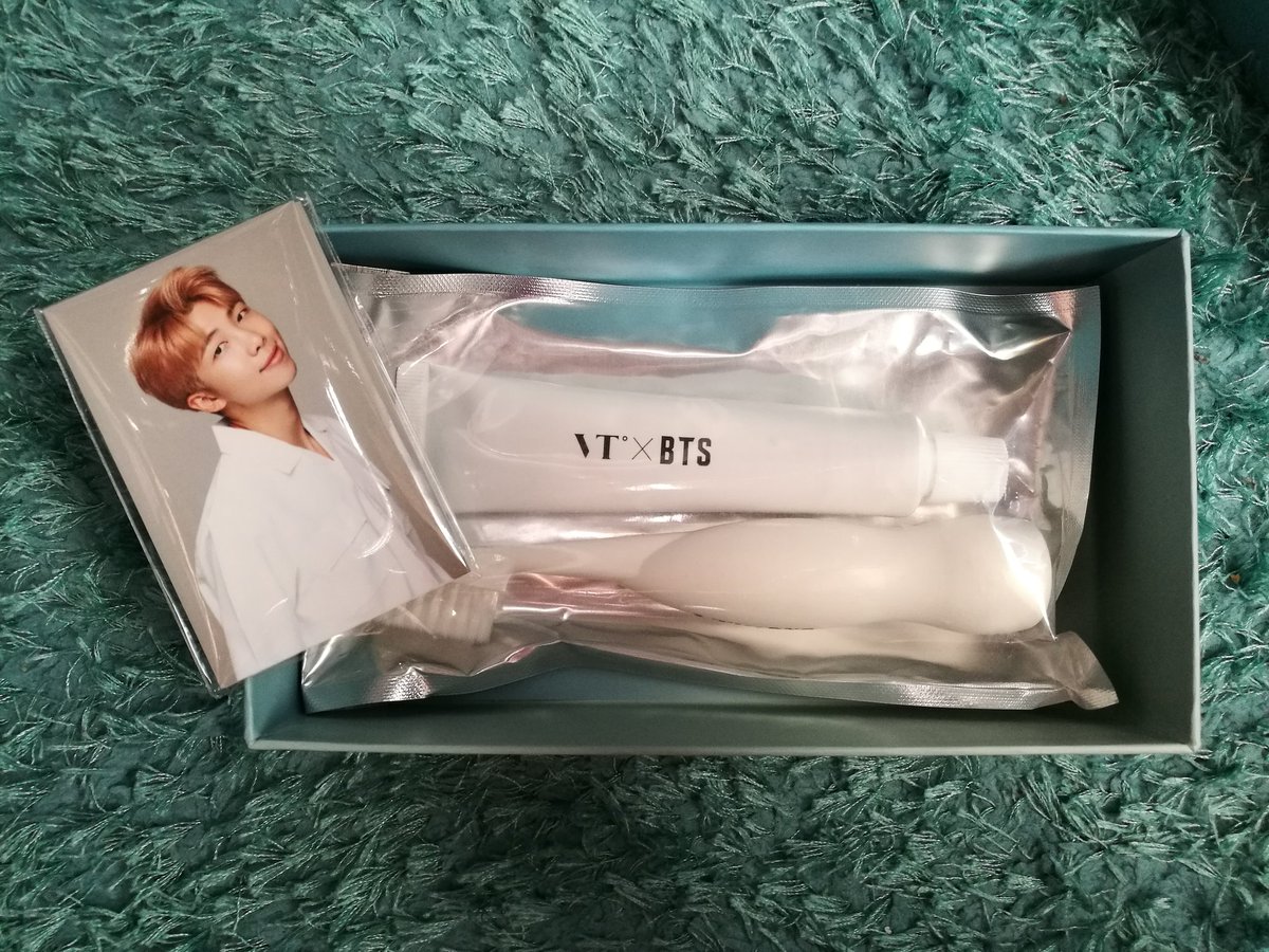 wildflowerkoobi's tweet photo. The excitement is real 😍😍😍😍 #VTxBTS #thinkyourteeth https://t.co/p85SMgAz9P
