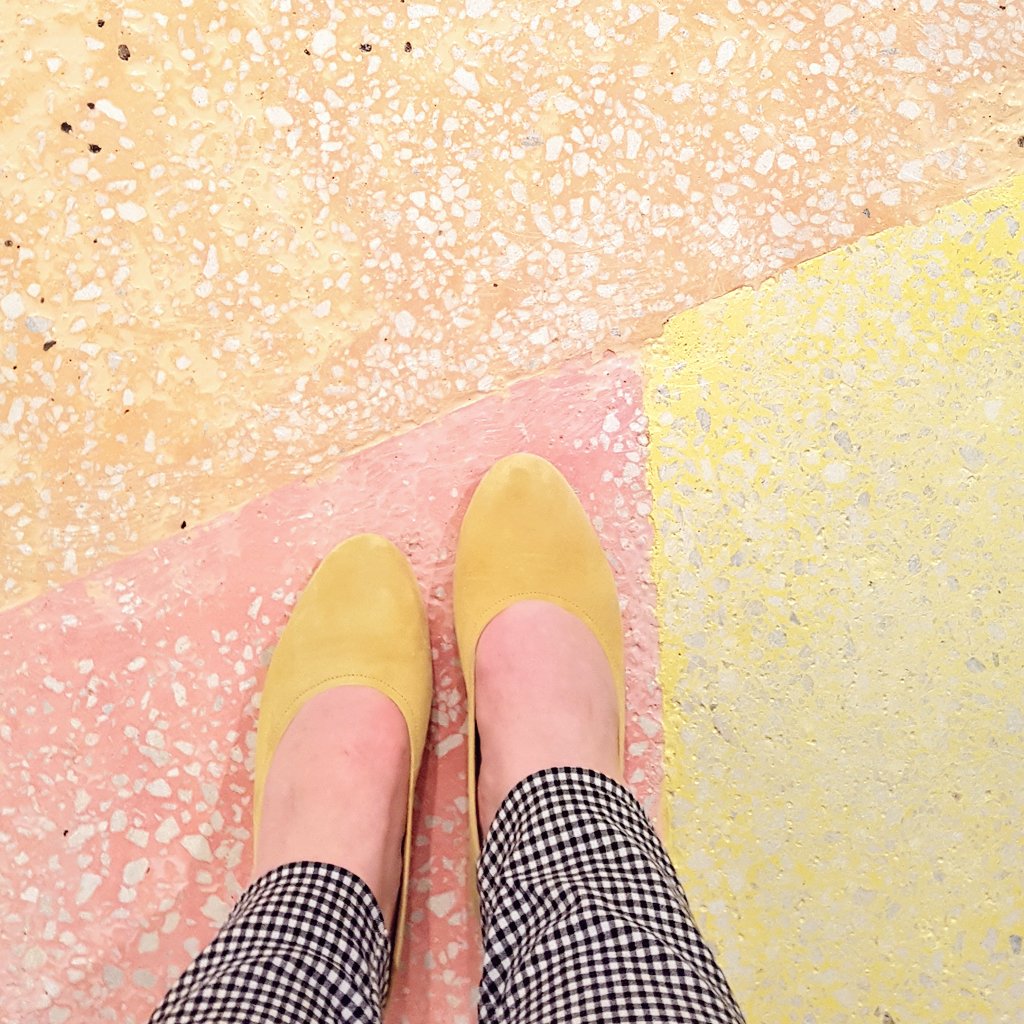 JollyGoodStudio's tweet photo. Great Meet the Artist event @DCAdundee last night. I'm gonna take so many photos of my feet during these exhibitions! #fragments #thismessiskeptafloat https://t.co/UaPlvETQRu