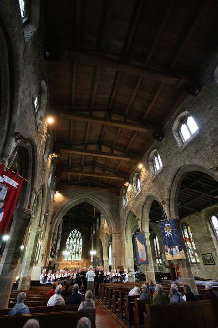 If you are free at 6pm this evening and looking for 90 minutes of xmas carols plus some great musical performances pop over to St Lawrence Church #towcester... tickets can be bought on the door... <a href="/alzheimerssoc/">Alzheimer's Society</a> 

alzheimers.org.uk/homepage/418/c…