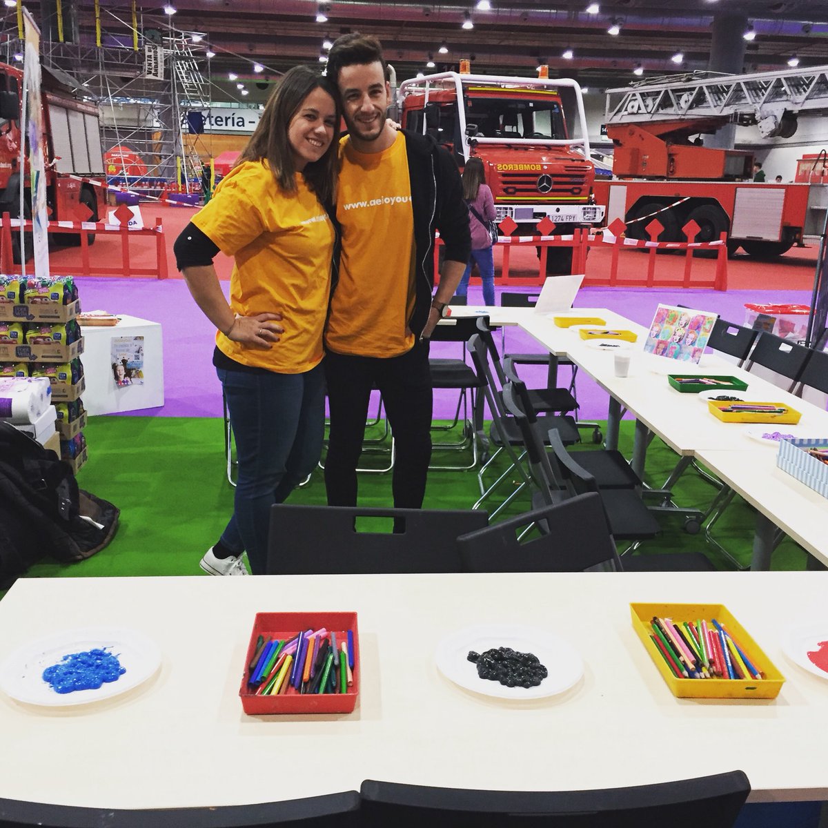 Arrancamos el día de hoy en <a href="/JuvenaliaIFEMA/">JUVENALIA-IFEMA</a> en el stand de @aeioyou_es Hoy toca taller de Warhol ¡Animaos! #craft #manualidades #animadores #art #arteparaniños #warhol