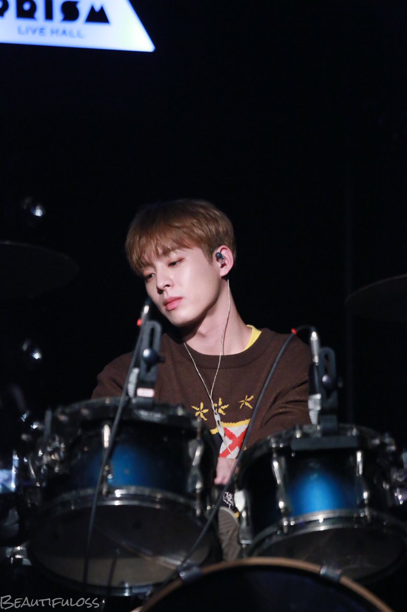 OH_SS0626's tweet photo. 171208 LIVE in 프리즘홀  
@HONEYSTofficial 
#허니스트 #HONEYST #반하겠어 #오승석 #승석 #연애하고싶은데요
‘넘넘 스윗한 넌 정말 달콤한 걸
넘넘 스윗한 넌’🥁 https://t.co/FZbdZAhX5r