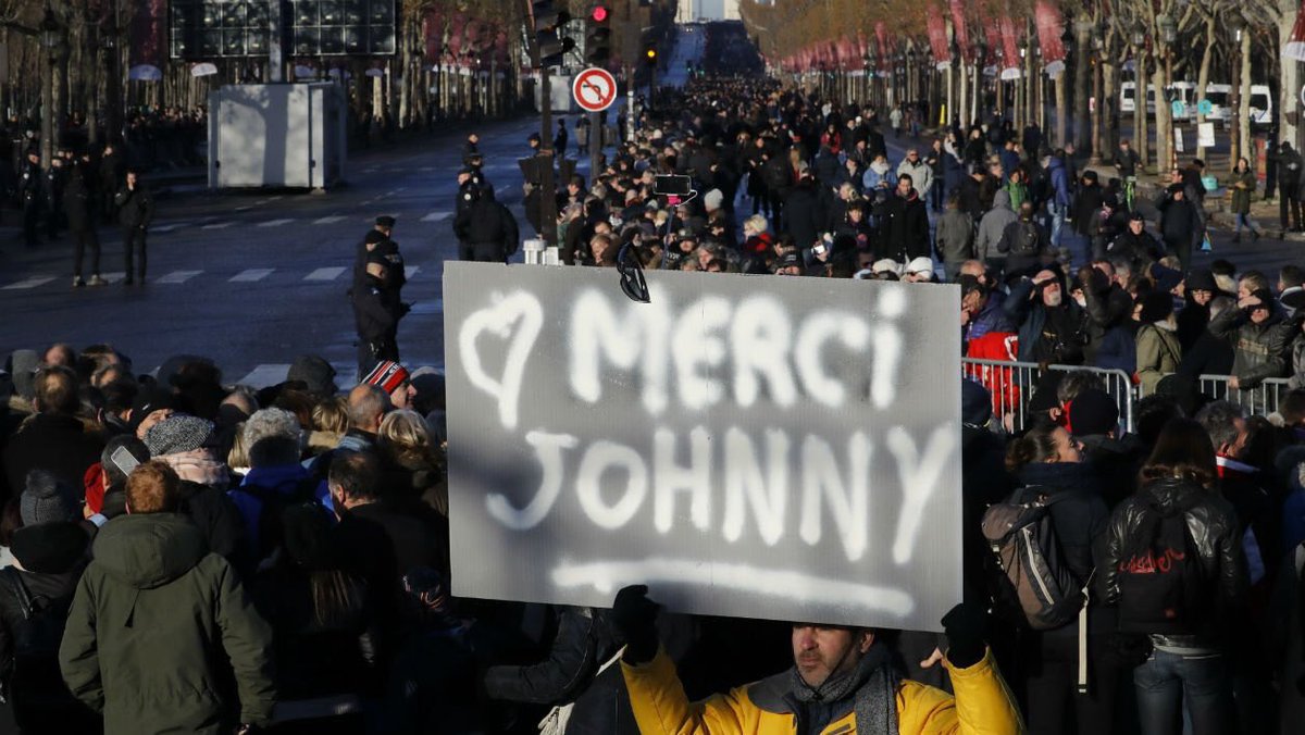 #JohnnyHallyday 😢