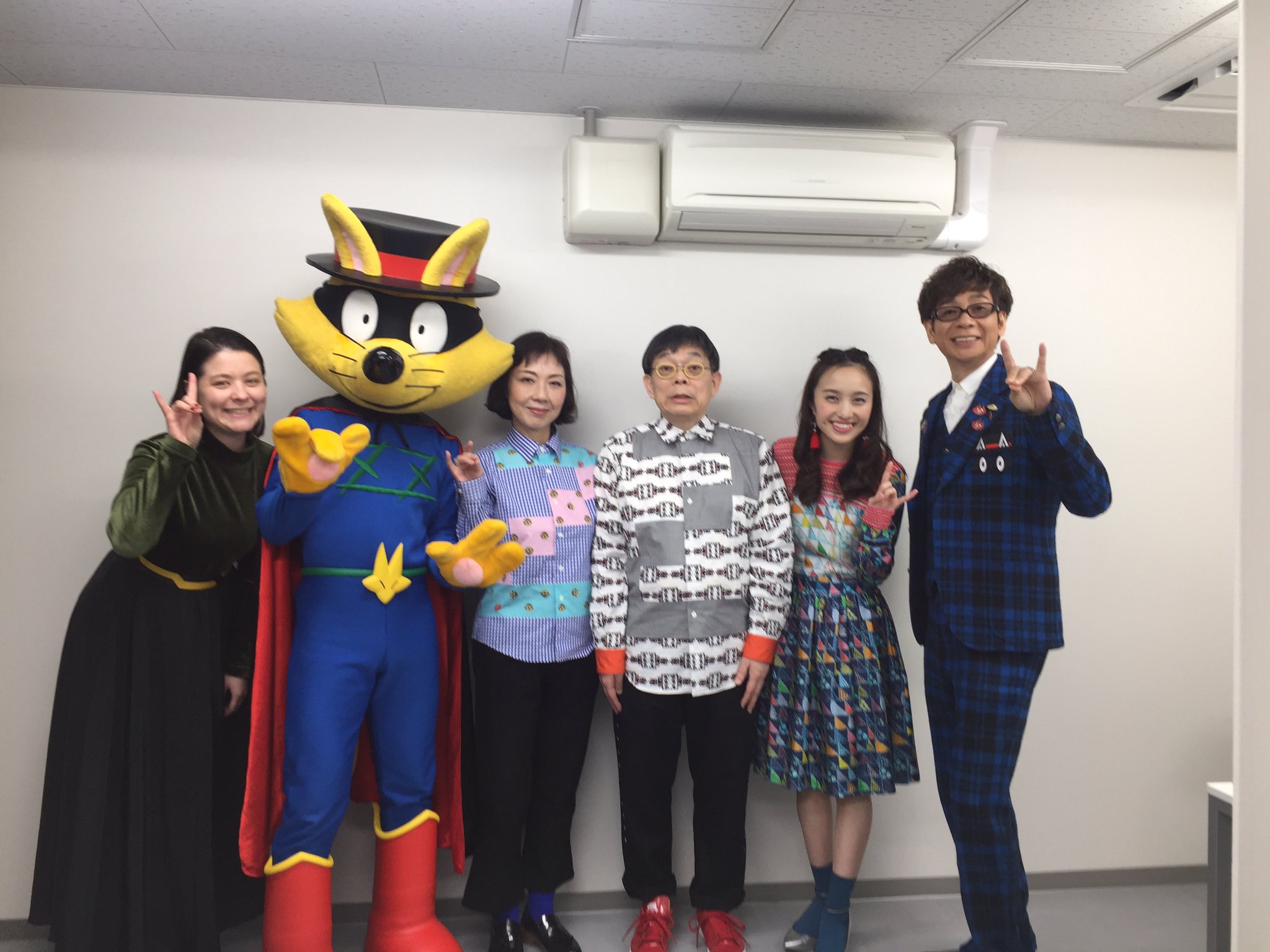 映画 かいけつゾロリ 公式アカウント やあ みんな 今日はオレさまの映画 zzのひみつ 舞台挨拶で品川と調布にお邪魔してきたぜ 最後にみんなで ゾロリ で記念写真を撮ってみたぞ みんなも合言葉はゾロリ だから