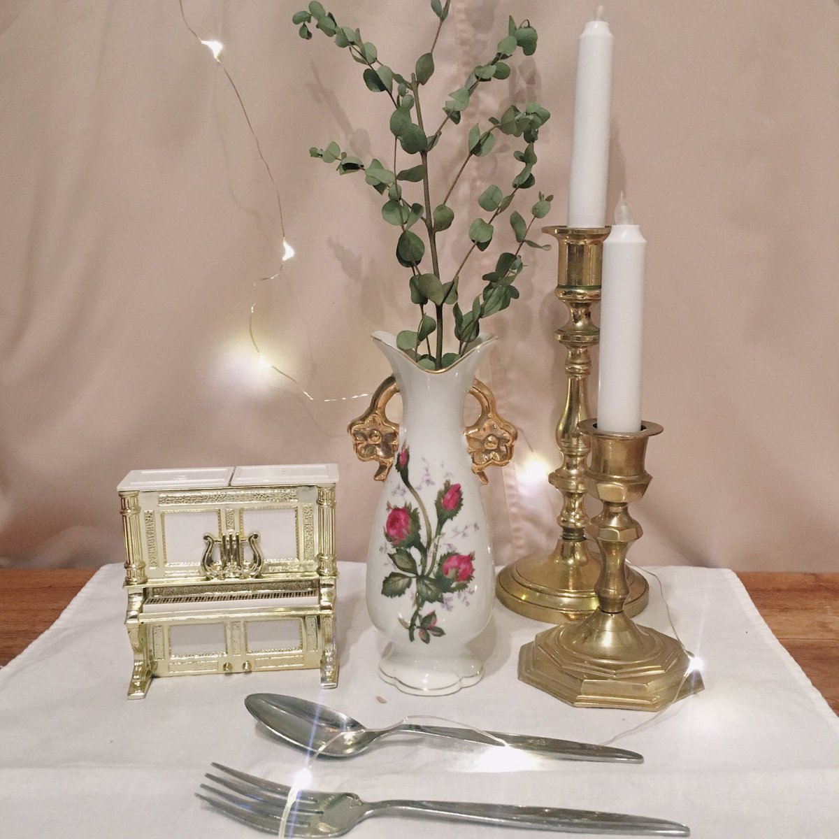 reine_kobe's tweet photo. テーブルを飾る脇役たちにもクリスマスを🍷
piano solt&pepper
small vase
table candles
spoon&fork
#神戸 #reine_kobe #vintage #雑貨 #ビンテージ雑貨 #インテリア #vintage #piano #soltpepper #flowervases #tablecandle #spoonfork https://t.co/k4PMddXNaO