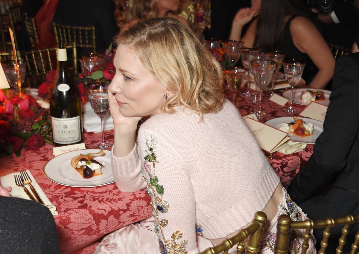rlaalsrud0710's tweet photo. I love her past, present and future. To me, she's the most brilliant acting person in the whole entire universe.
#CateBlanchett
#TimePassed https://t.co/C7JRquEFfz