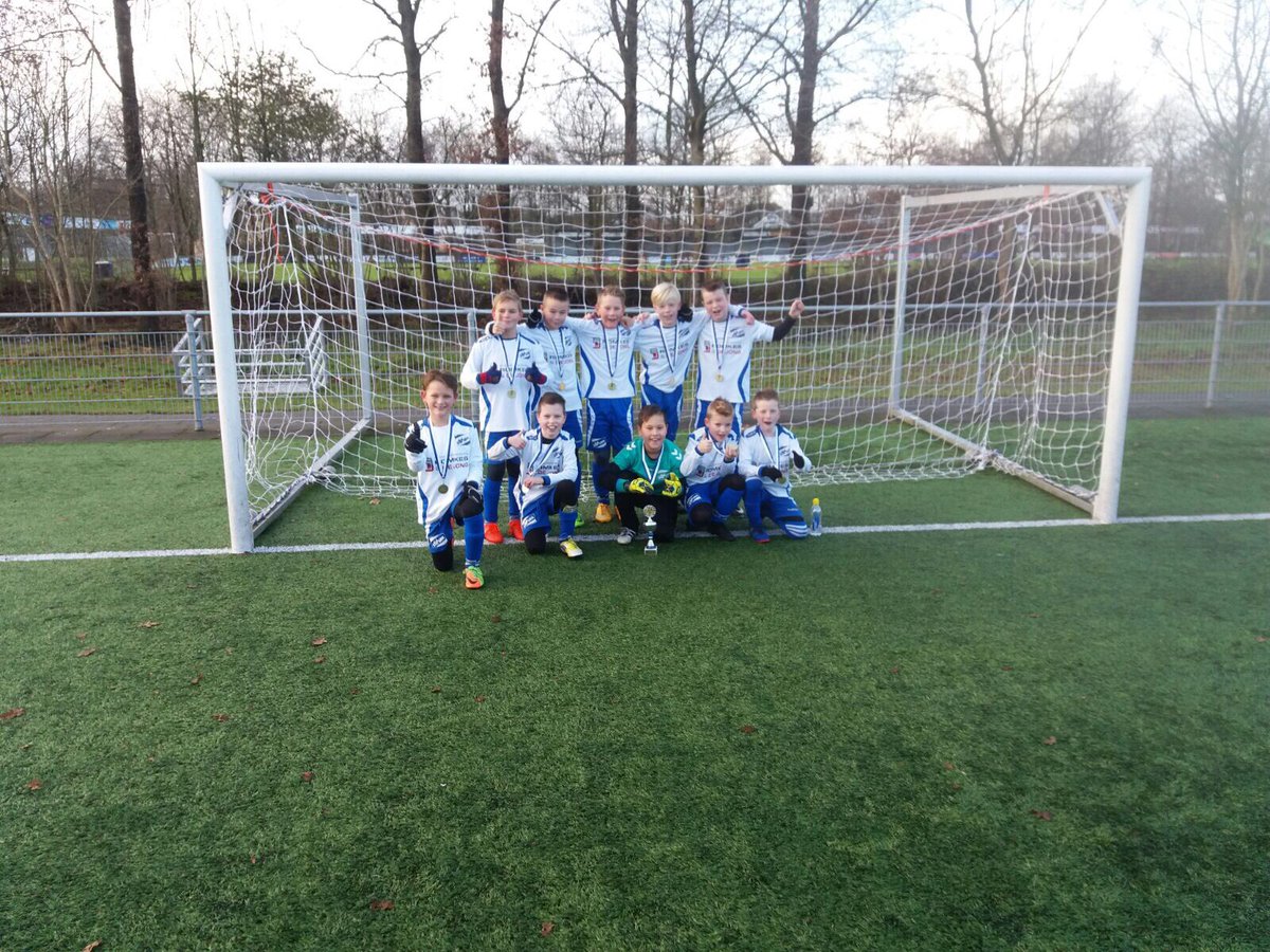 Urk Jo10-2 vandaag kampioen geworden, namens sv Urk gefeliciteerd!🎉. Op naar de hoofdklasse in het voorjaar