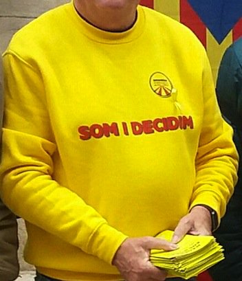 Llibertatcat's tweet photo. L'Assemblea Sobiranista de Mallorca també es vesteix de groc i manté la paradeta informativa al Sant Miquel. "SOM I DECIDIM"
#groc
#grocesuncolor https://t.co/XZRjIbBcpE