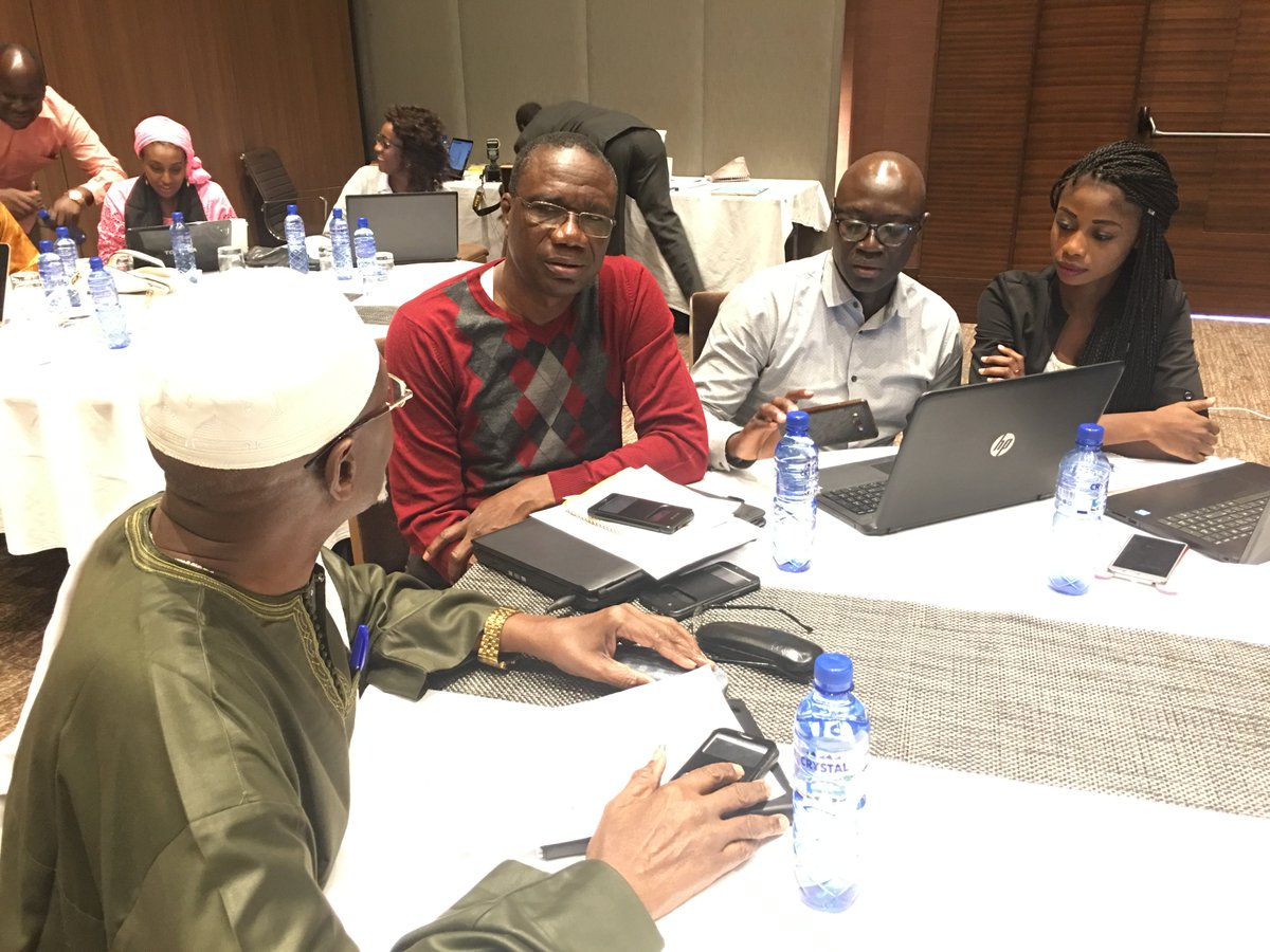 OSCPFAFRIQUE's tweet photo. Travail de groupe de la coalition #OSCPF du Mali #AtelierInterPays @IntraHealth @POuagaPF https://t.co/r4x6H03RAD
