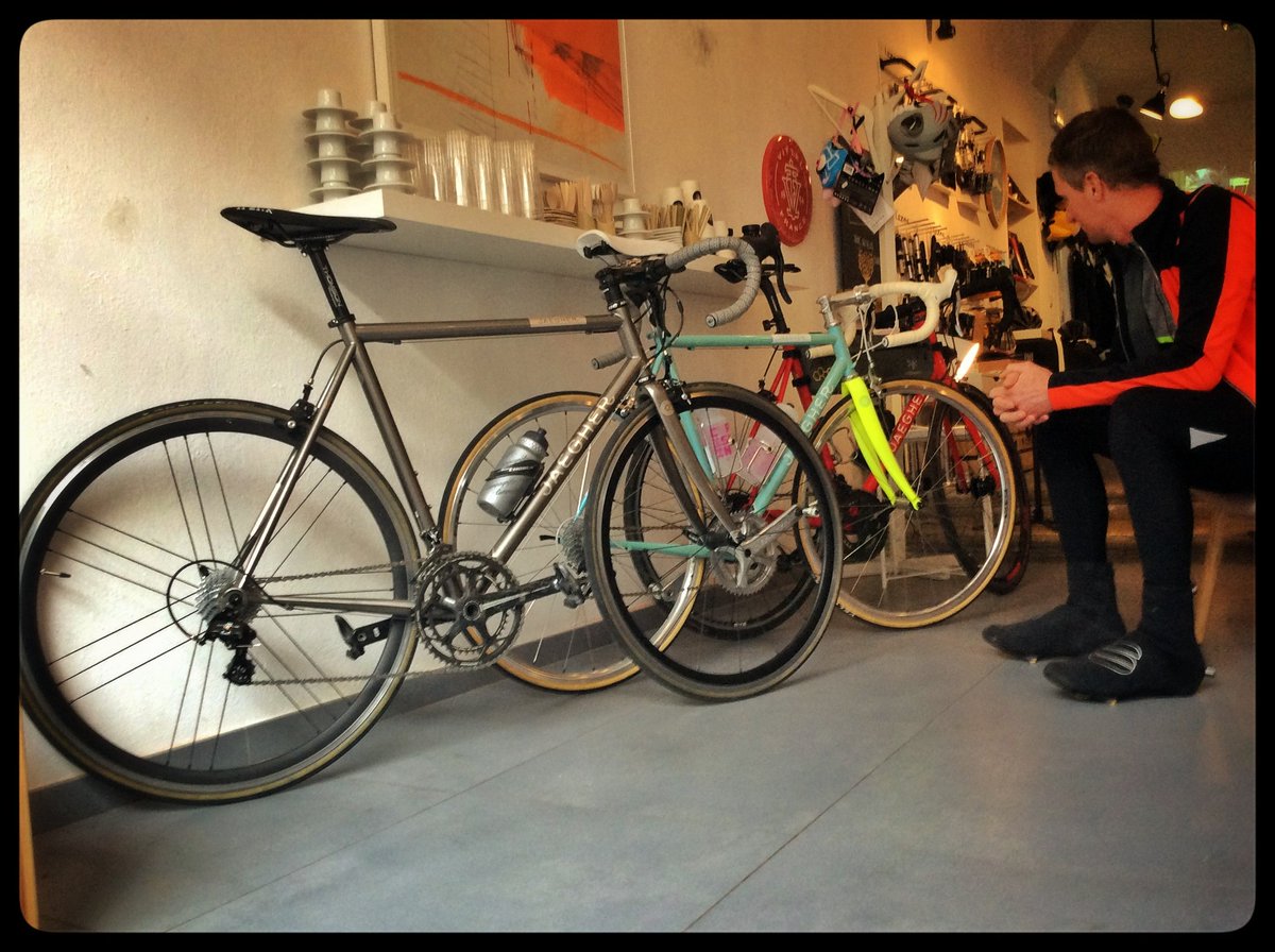 AllegaertK's tweet photo. Just like in a shopping mall choosing for the new summer colors @kring_dansaert or just stay with my red @jaegher_cycles
#winterstop #sportful #swswheels #campagnolobnlx #campagnolo #apidura
#hardchoices https://t.co/xrQUTzEMgD