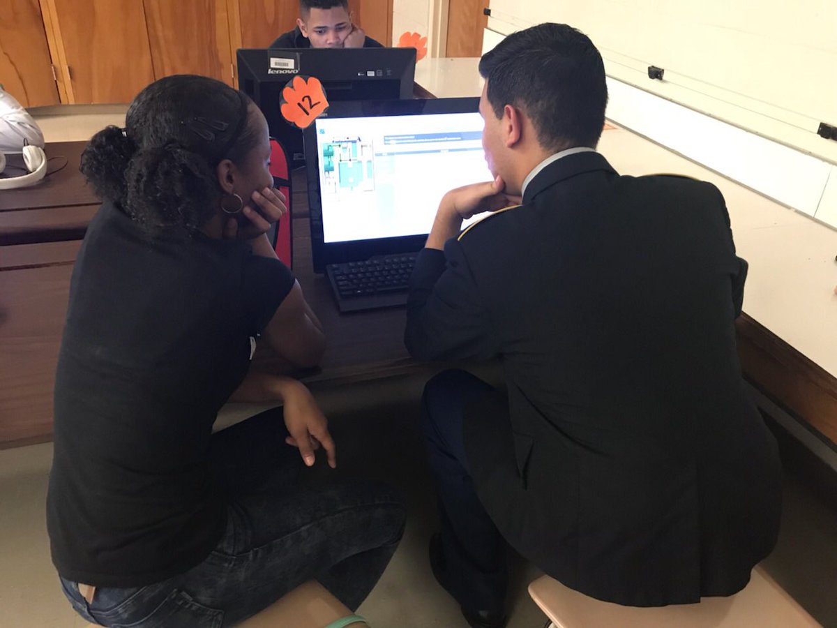 SouthViewTigers's tweet photo. @SVHS28348 Personal Finance students participating in the @NCBFIT #NCHourofCode #ccscodes2017 @cte_ccs https://t.co/qKndiiLCy0