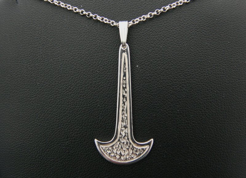 TainSilver's tweet photo. Pictish Axe Pendant - Silver #celticstyle #tainsilver #celt https://t.co/b4TmjbWyDI https://t.co/NhgSo7ooJb