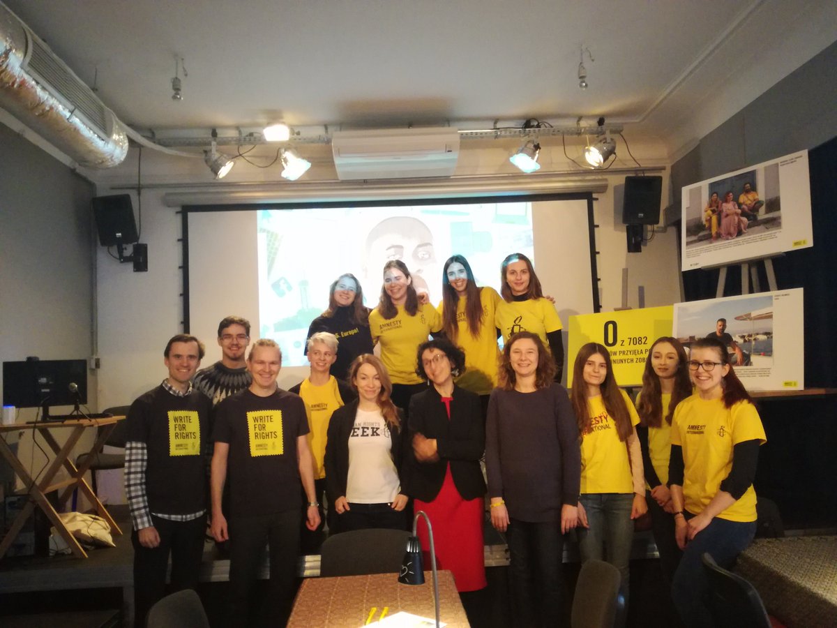 amnestyPL's tweet photo. Zaczął się Finał #Maraton.u Pisania Listów. Zapraszamy Was do Faktycznego Domu Kultury w #Warszawa. Napisz list. Zmień życie! https://t.co/BjLFkpJ9t2 #W4R17 #W4R https://t.co/ugU092yKI9