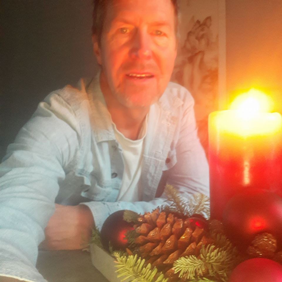 Wärme, Wärme, mehr Wärme. Denn wir sterben an der Kälte und nicht an der Dunkelheit. Nicht die Nacht tötet, sondern der Frost.
Miguel de Unamuno y Yugo