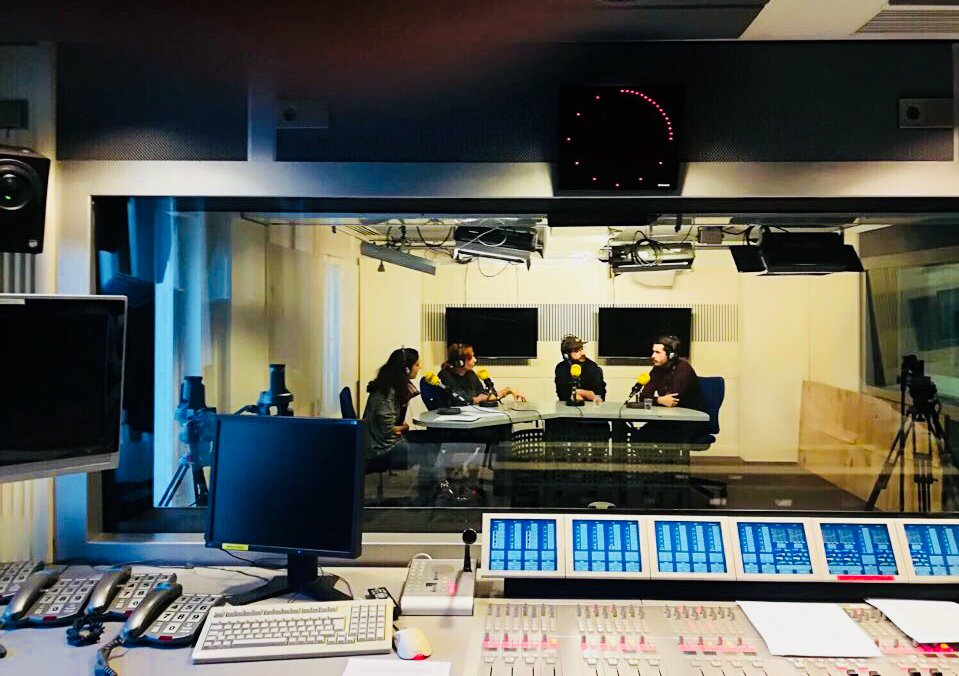 Hoy en @beok con los chicos de <a href="/holacoffeeroast/">Hola Coffee</a> y <a href="/AngelaQuintas/">Ángela Quintas</a>, la mejor compi del mundo mundial!