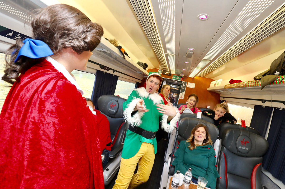 SimonCrestphoto's tweet image. @Virgin_TrainsEC great atmosphere on the Christmas Train