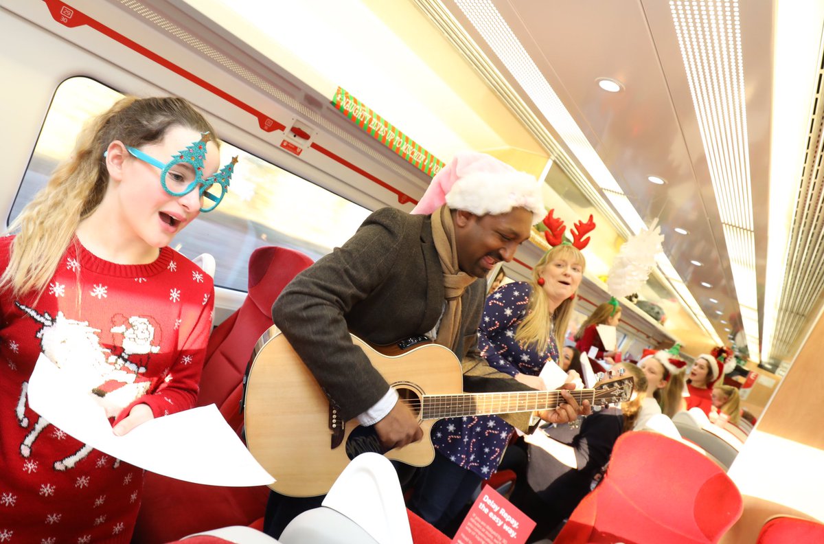 SimonCrestphoto's tweet image. @Virgin_TrainsEC great atmosphere on the Christmas Train