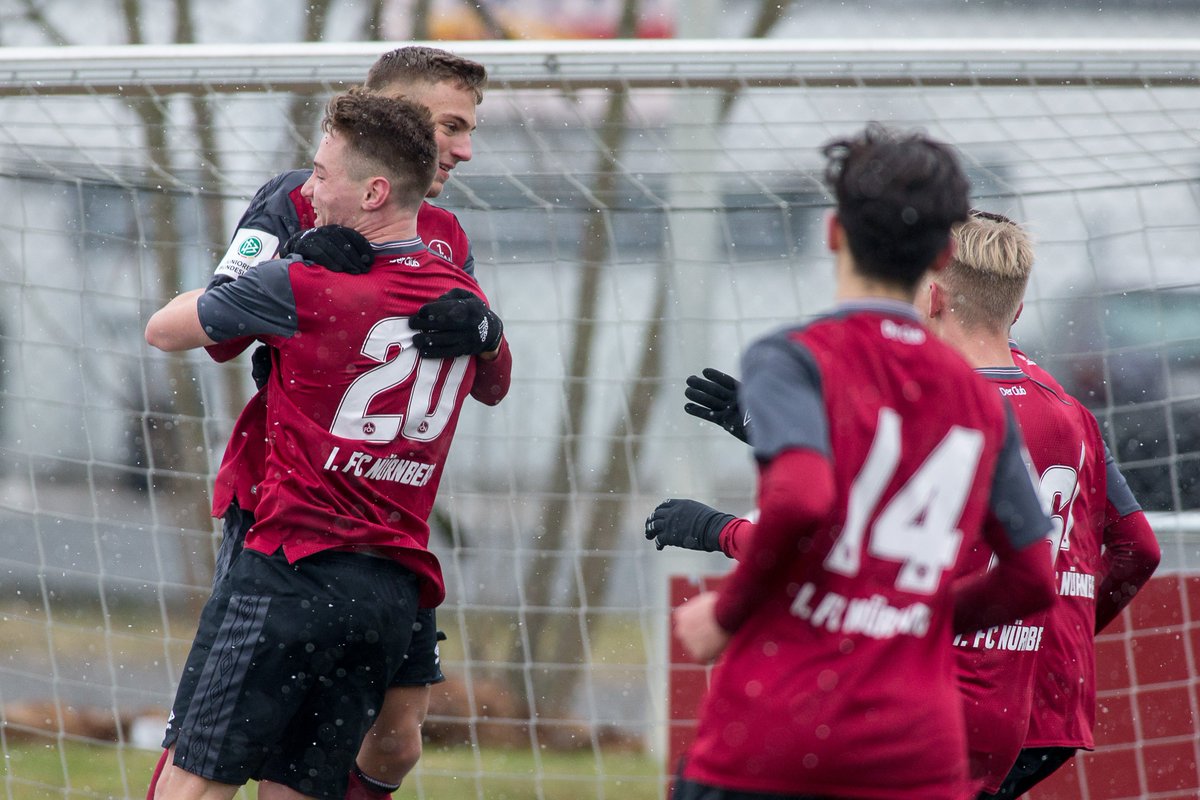 Die U19 des Club gewinnt auch beim <a href="/scfreiburg/">SC Freiburg</a> und fährt damit den dritten Sieg in Folge ein. 💪
Fast schade, dass jetzt Winterpause ist. #fcn #fcnnlz