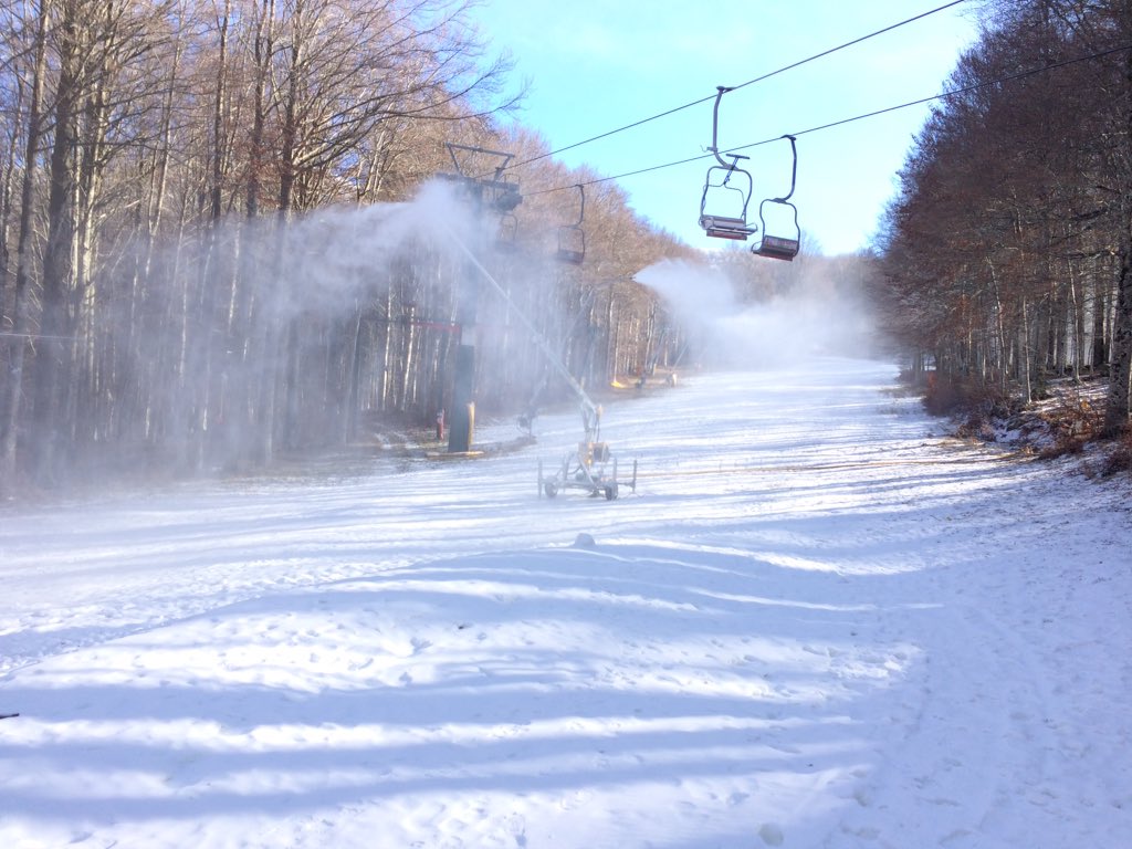 #amiata cielo sereno e temperature basse... innevamento programmato attivato anche alle #macinaie amiataneve.it