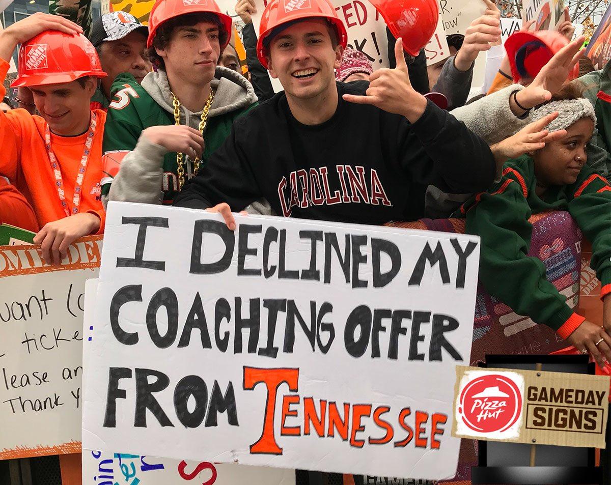 CollegeGameDay's tweet photo. Time for Philly to show off its best @pizzahut #GameDaySigns!

Retweet your favorite of the morning and we'll share the winner. https://t.co/pHbFdKHpiA