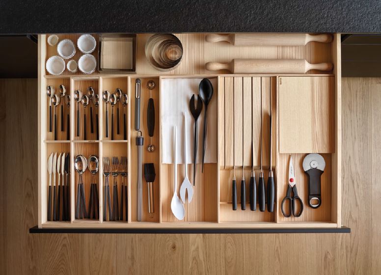kits_interior's tweet photo. SANTOS cuida tan l'exterior com l'interior de les seves cuines fins a l'últim detall. Així aconseguim espais molt funcionals i estètics.#kitscuines #interiorime #design https://t.co/G703R3yvjn