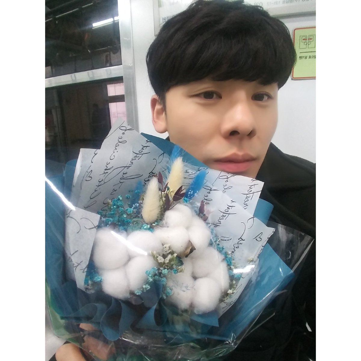 달품맨이 생각나는 밤.
오랜만에 만난 오랜 벗들. 
달품맨과 안경을 사랑해고 응원해준 사람들.
연,효,빈님들 감사합니다♥
종종 만나요~ 더 열심히 하고 있을게요^^ #운빨로맨스 #달품맨