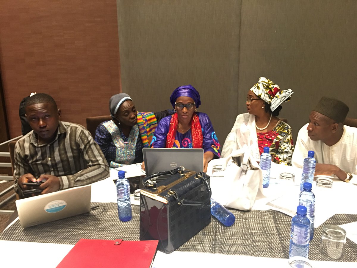 Travail de groupe de la coalition #OSCPF de la Guinée #AtelierInterPays <a href="/IntraHealth/">IntraHealth International</a> <a href="/POuagaPF/">Partenariat de Ouaga</a>