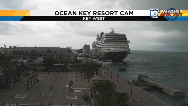 Storm clouds over the Gulf are approaching #KeyWest this morning #severe #storms #coldfront #flwx https://t.co/Dobg6T3VNo