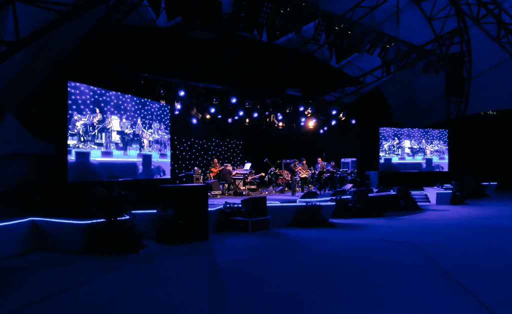 Wow, the Fusion Five doesn't waste any time getting to the good part! #kljazz