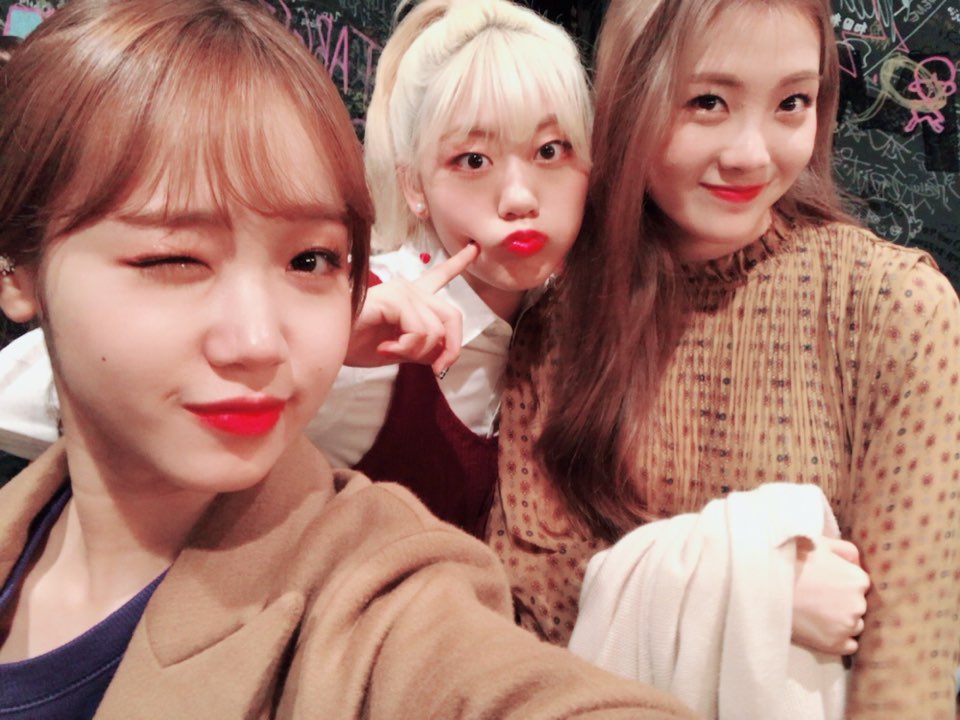WekiMeki's tweet photo. 오늘도 잼잼잼잼잼미있었따아아아아아!!
예히~유후~예헤~><!!!
#오늘도 #최고최고👍🏻😍😘 https://t.co/EzDcP2AyAE