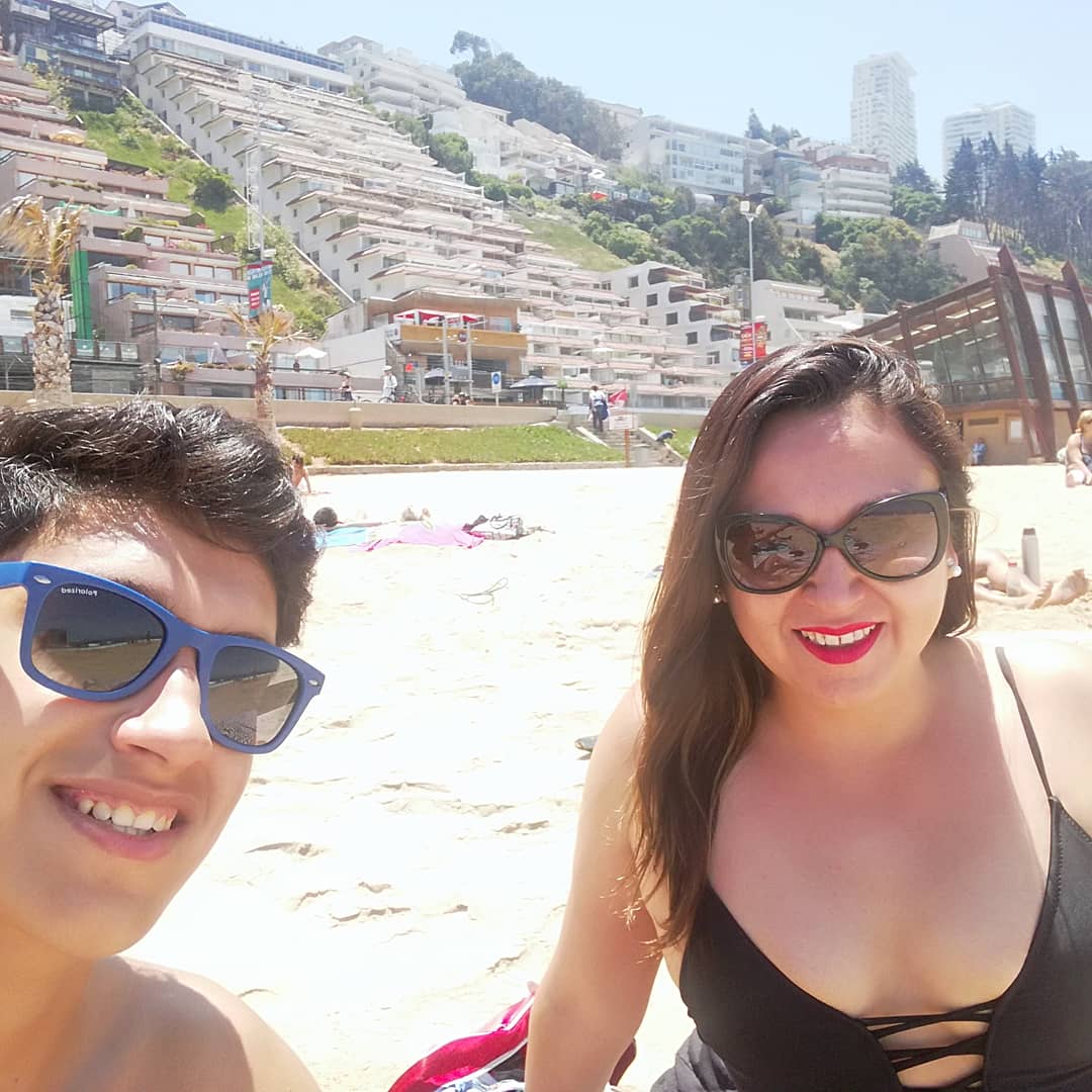 ViviJackLine's tweet photo. En Reñaca tomando Solcito https://t.co/WxH1aT8OoF