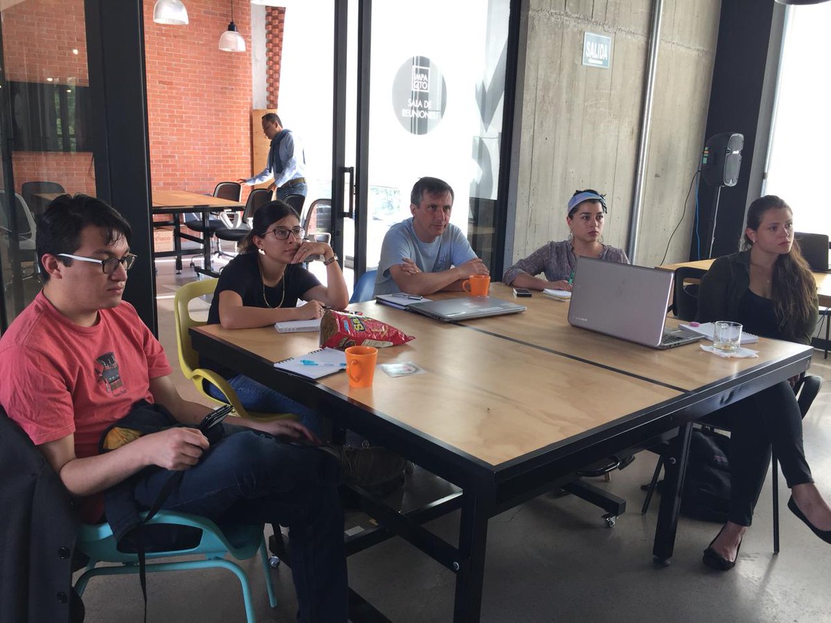 IMPAQTOec's tweet image. Emprendedores aprendiendo sobre UX @IMPAQTOec @michelleAC1 @googledevs @solsona #HacemosIMPAQTO #IMPAQTOLabTECH