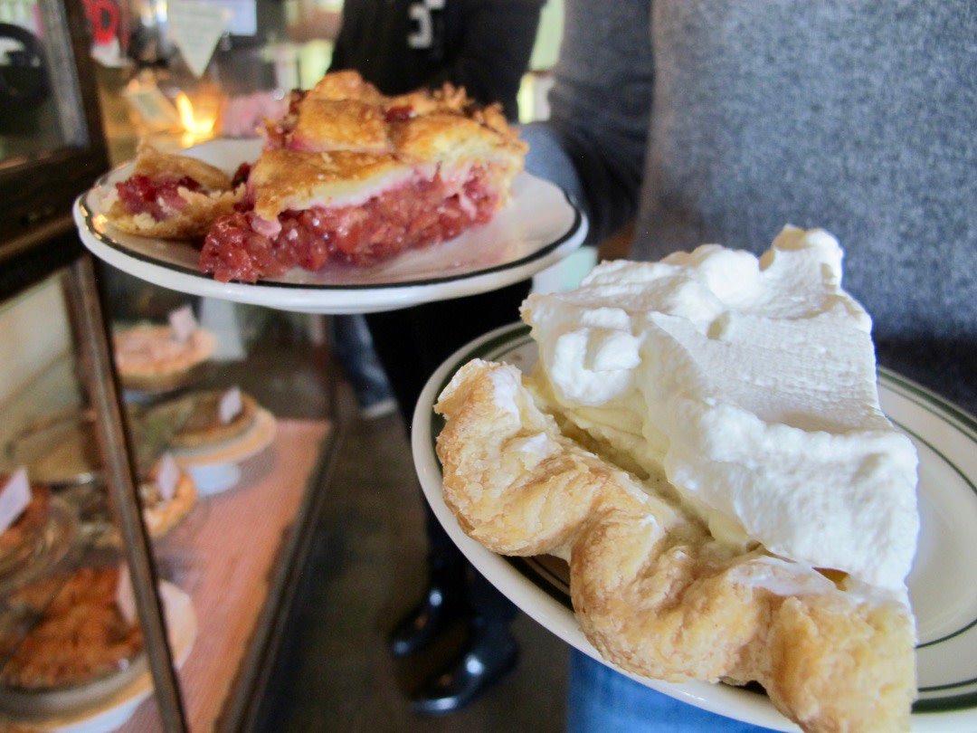 forktown's tweet image. Need holiday pie? You can't go wrong with @laurettajeans! Need holiday gifts? You can't go wrong with a Forktown gift certificate - download instantly on our website!

#pie #holidays #giftideas

#pdx #pdxnow #inpdx #pdxeats #buylocal
