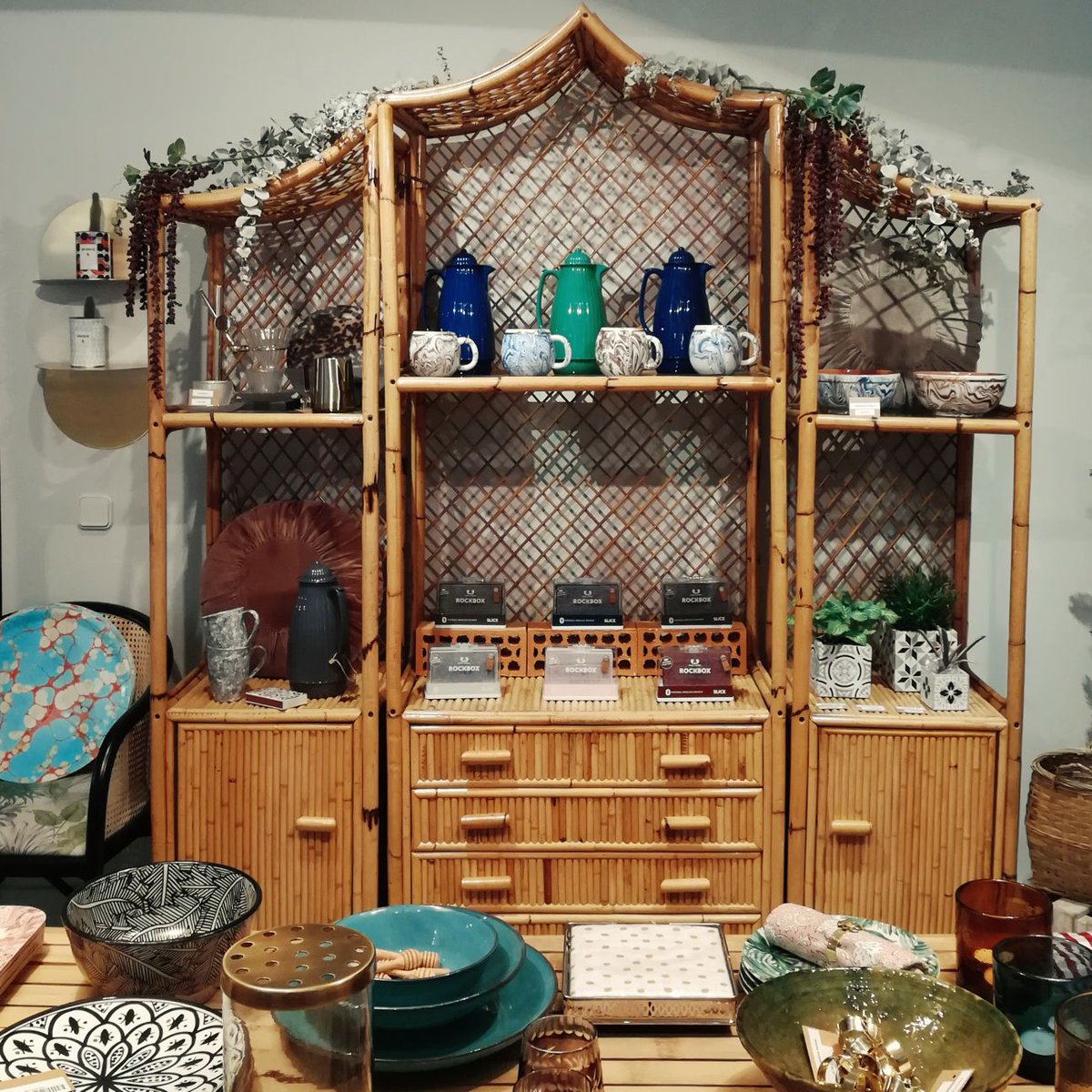 TravelandLust's tweet photo. We stumbled upon this boutique studio today. They sell cute things for the home. It's just a short stroll from @HotelUrso  https://t.co/vW0AHZZ2lE #MerakiStudio #Madrid #design https://t.co/SVjLxIAaci