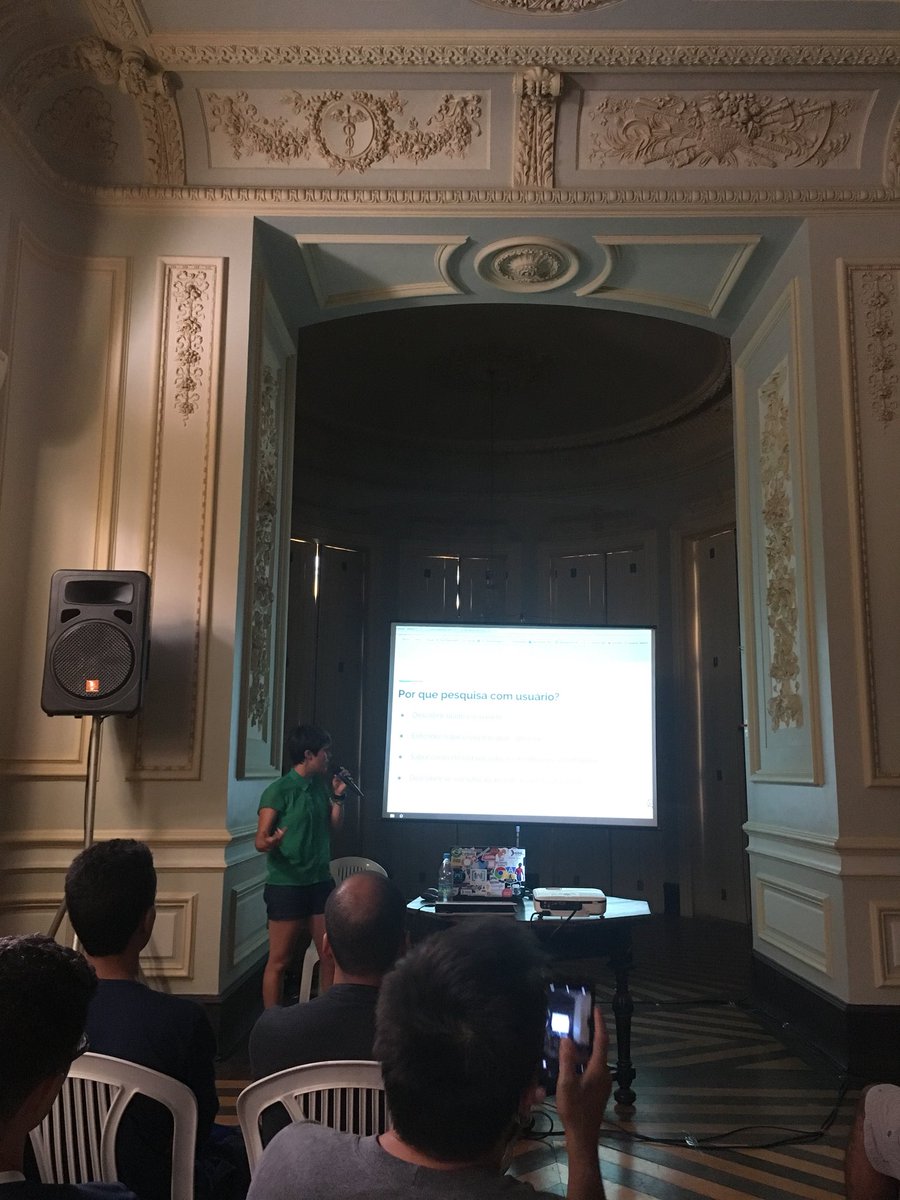 anapbta's tweet photo. Pesquisa para não pesquisadores! Palestra da linda da @biab no #dfxp17 😍 https://t.co/OVQuNOfXAQ
