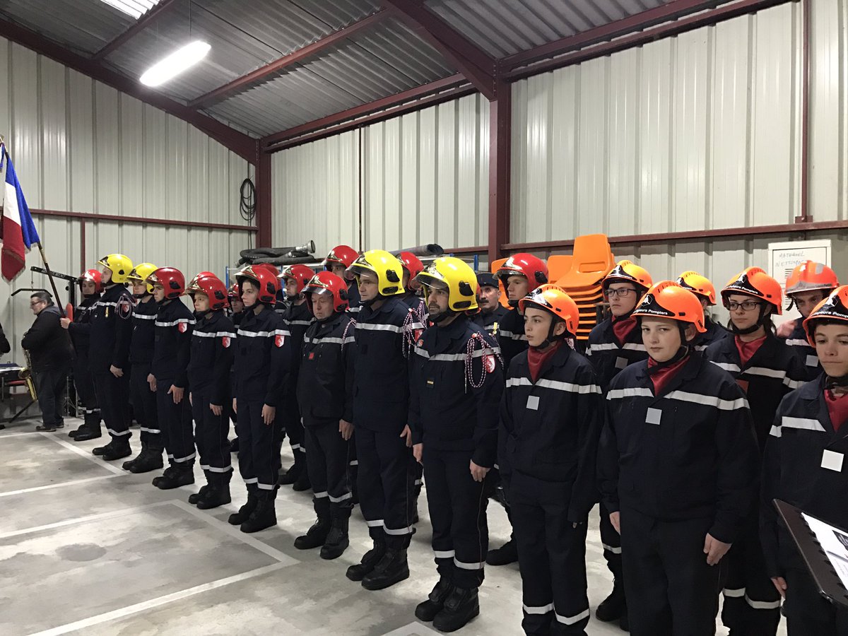 À la Ste Barbe du centre de Champgné les Marais avec 17 Pompiers Volontaires qui jouent un rôle primordial au cœur de nos communes rurales.