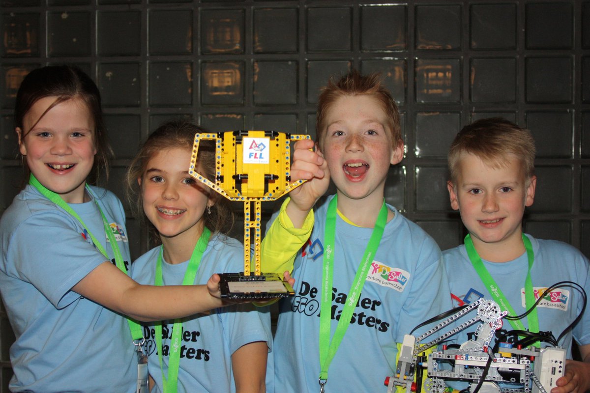 Saller Lego Masters ( Karlijn, Senna, Mart en Ruurd-Jan) hebben de core values tijdens de <a href="/firstlegoleague/">FIRST LEGO League</a> gewonnen. #talentontwikkeling #wetenschapentechnologie. #gefeliciteerd. Gefeliciteerd!
