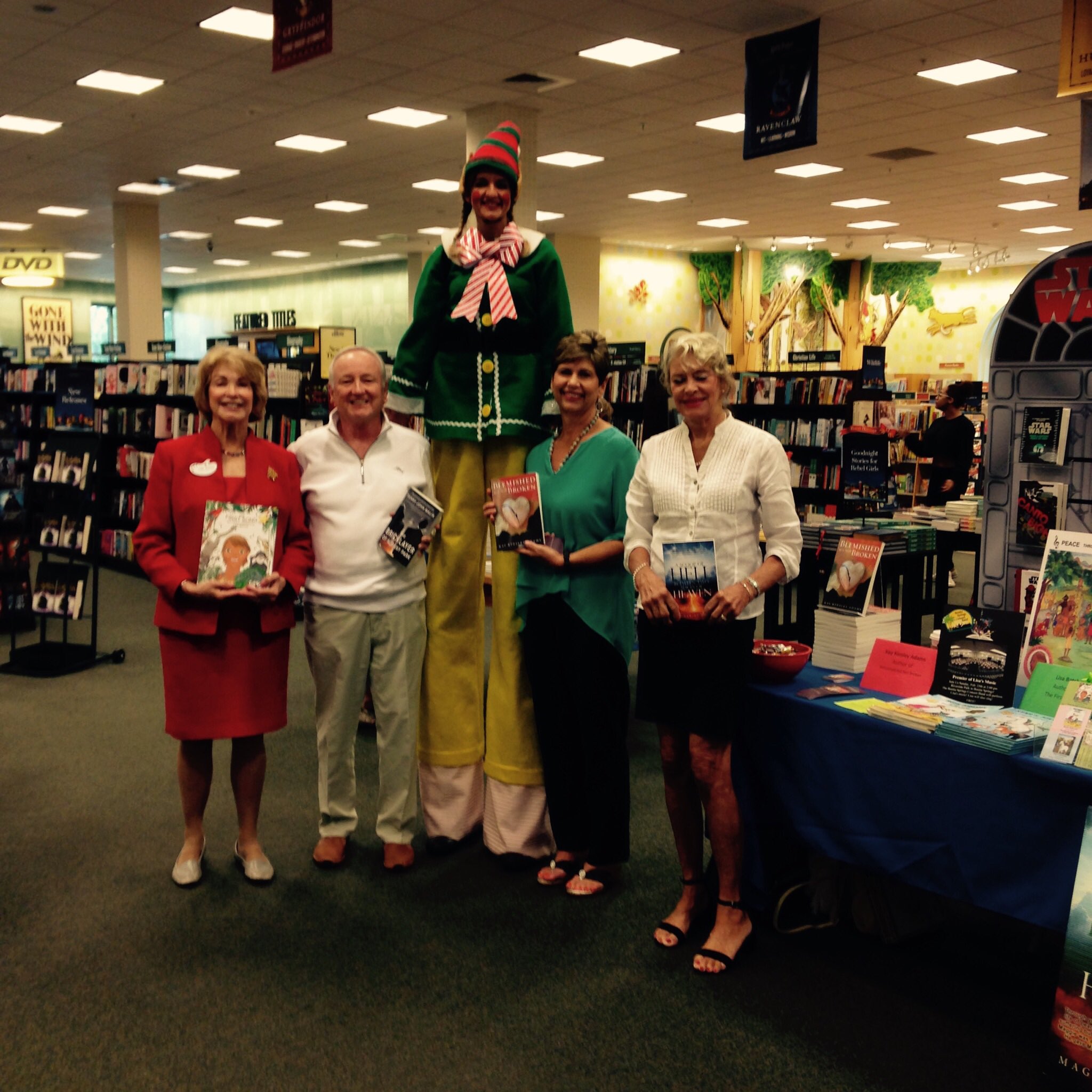 Lisa Batch Author On Twitter Revving Up For The Crowd At Barnes