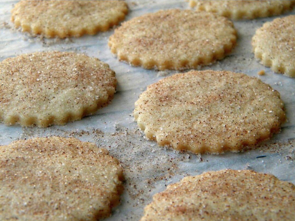 USLatinoMuseum's tweet photo. Who can resist this yummy holiday cookie with a delicate dusting of cinnamon and brown sugar? Learn how to make #biscochitos and enjoy a wonderful discussion of Southern Colorado history and foodways. https://t.co/vAKYpxG4Hm #MiasKitchen https://t.co/SNB35eANQs