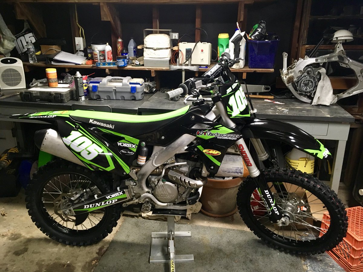 ayperformance's tweet photo. The set of #AYPerformanceGraphics designed for @jbierbower105 that all black plastic makes them 💯🔥 #AYPerformance #PowerBuiltForChampions #CustomGraphics #FullKit #PlasticsGraphicsCombo #Kawasaki #KX250F #BlackAndGreen https://t.co/T7ORbswoO1