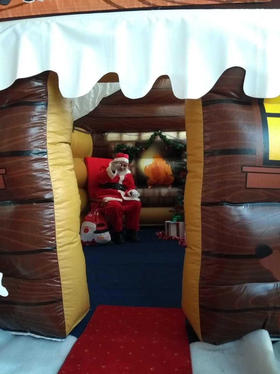 MedicsForRare's tweet photo. He's here!! #xmastar2017 #raredisease #santa @BCH_Rare @Bham_Childrens @RareBham https://t.co/Yrpezb07gv