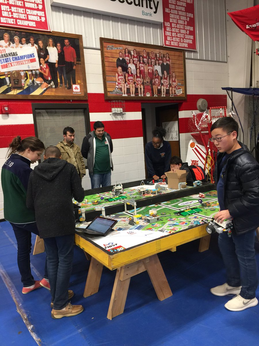 krob03's tweet photo. Episcopal Collegiate CyberCats ready for the Searcy FLL Regional today! #wildcatpride @Episcopal_MS @episcopal2011 https://t.co/JIDD9Ne37u