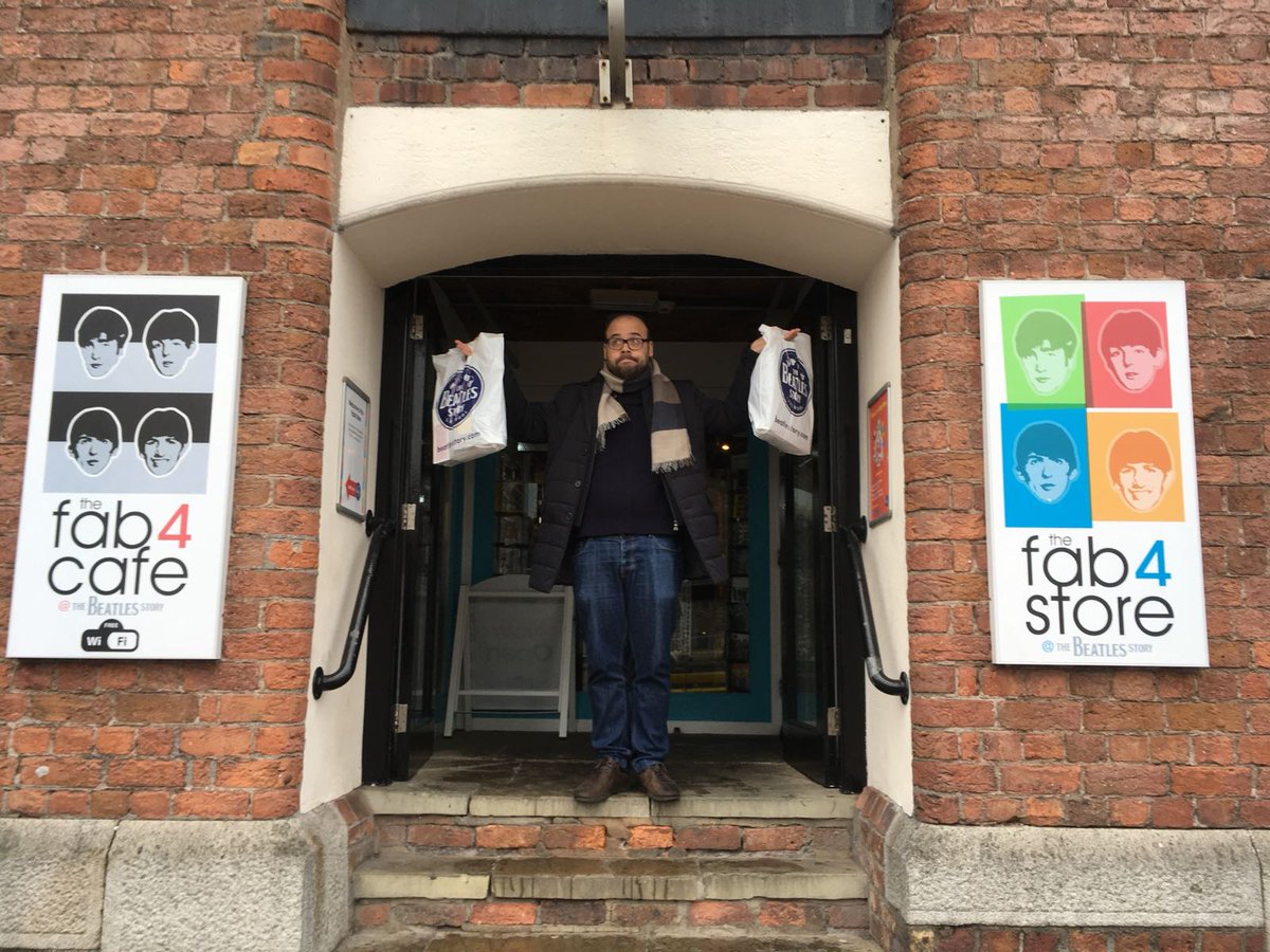 albertofrutos's tweet photo. La he liao. #Liverpool2017 #BeatlesDay https://t.co/BlLr0uCsJE