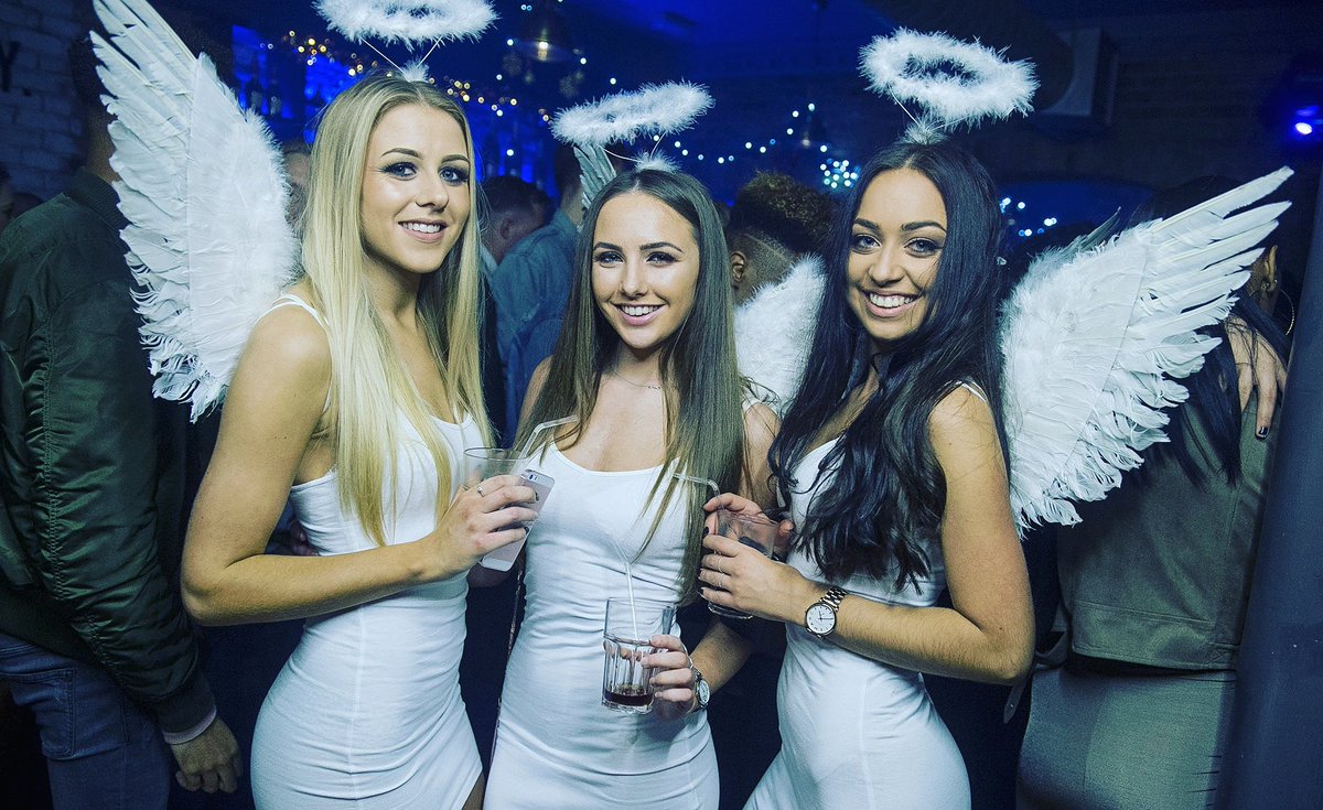 EddyAfterHours's tweet photo. Angel hostesses at @TribecaTuesday winter wonderland - @Viper_Rooms  #nightlifephotographer #hostesses #girls #hostess #dressup #angels #winter #winterwonderland #viperrooms #girlgroup #halo #sheffstudents #sheffield #nightout #igers #angel #photoftheday #hoopphotography https://t.co/qRefNRbr2u