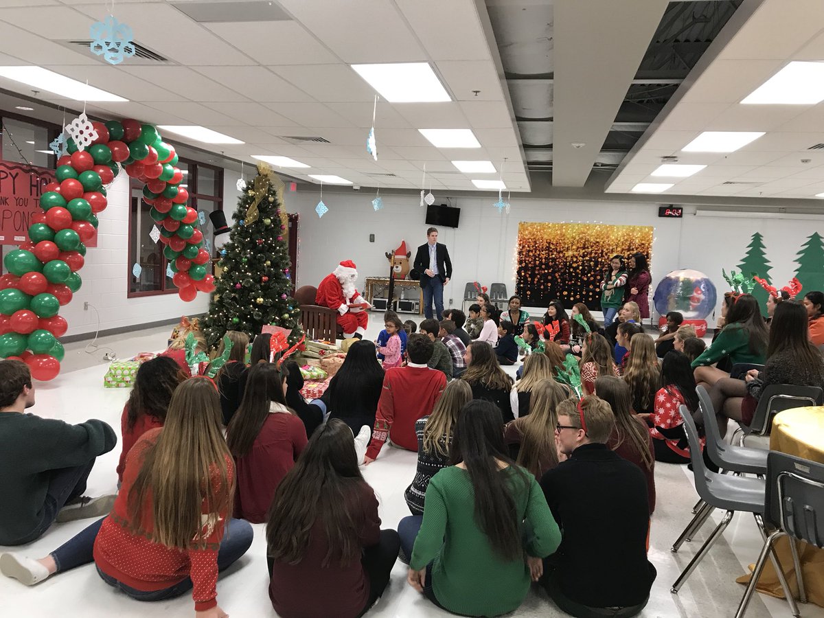 Had such an AMAZING night! Children from our feeder elementary school were invited to <a href="/BroadRunHS/">Broad Run HS</a> for a night of crafts, games, dinner, Santa🎅🏼 and presents🎁! Proud of <a href="/BroadRunNHS/">Broad Run NHS</a> for fundraising and giving these children a memorable night! #spartanscare @nhs_njhs