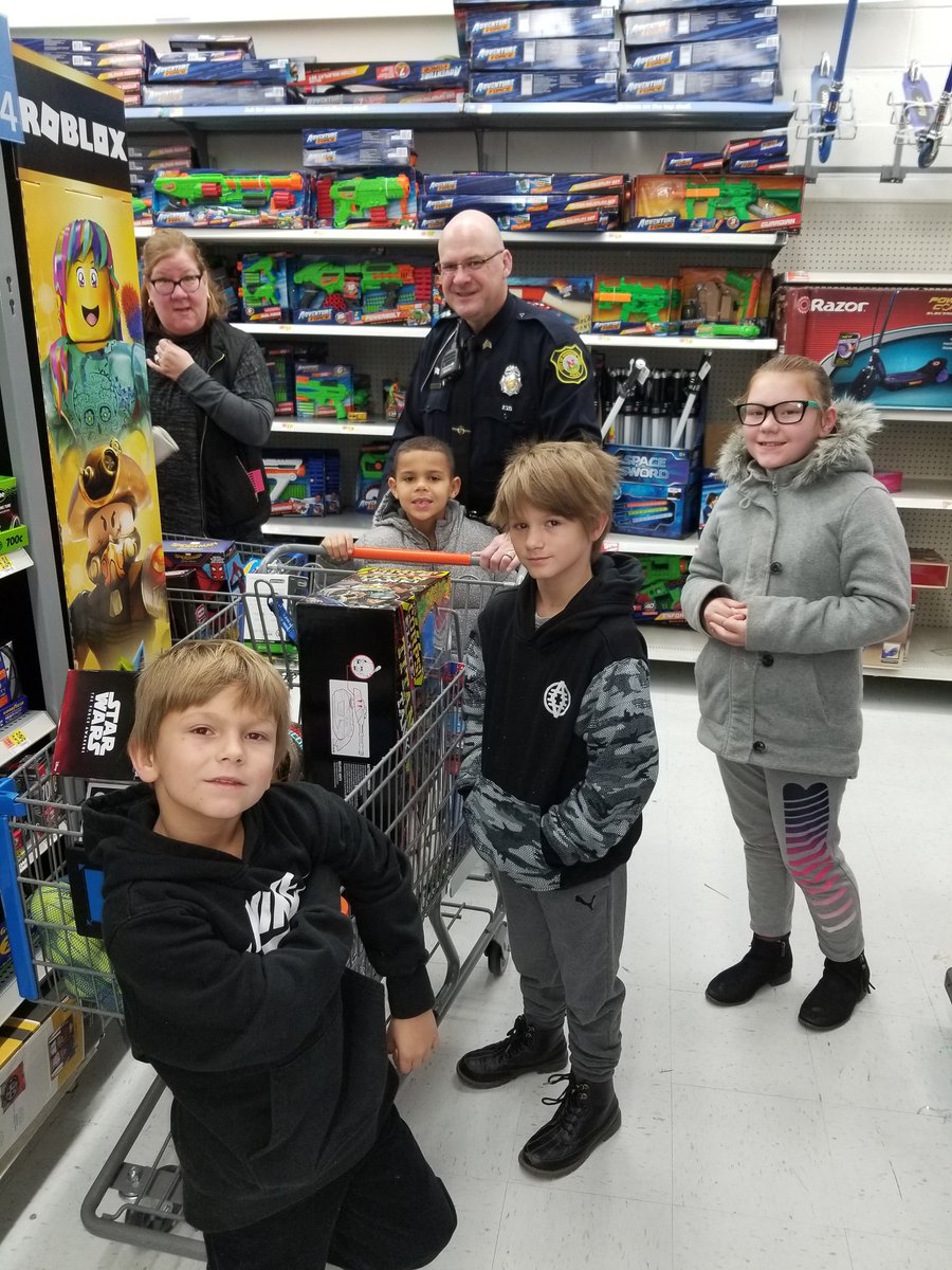 Cincinnati Police Department On Twitter Officers From Accross Hamilton Co Are Making A Difference In Kids Holidays Today At The Annual Shopwithacop At The Walmart On Ferguson Rd Thanks To The Cincinnati