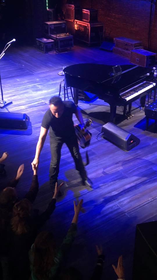 BSPinkCadillac's tweet image. BORN TO RUN (VIDEO)

SPRINGSTEEN on BROADWAY – 43° show – 07.12.2017

Born To Run (Video)
pinkcadillacmusic.wordpress.com/2017/12/08/spr…
#brucespringsteen