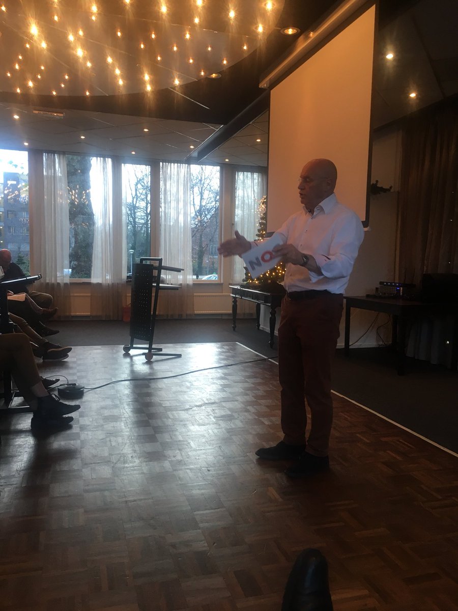 Op een mooie manier aangekondigd worden bij Regiobijeenkomst VVD als de echtgenoot van <a href="/rikstvalentijn/">Rikst Valentijn</a> door de welbekende <a href="/HansvanZettenTV/">Hans van Zetten</a>. #hoekanhetookanders #hijstaat #turnen